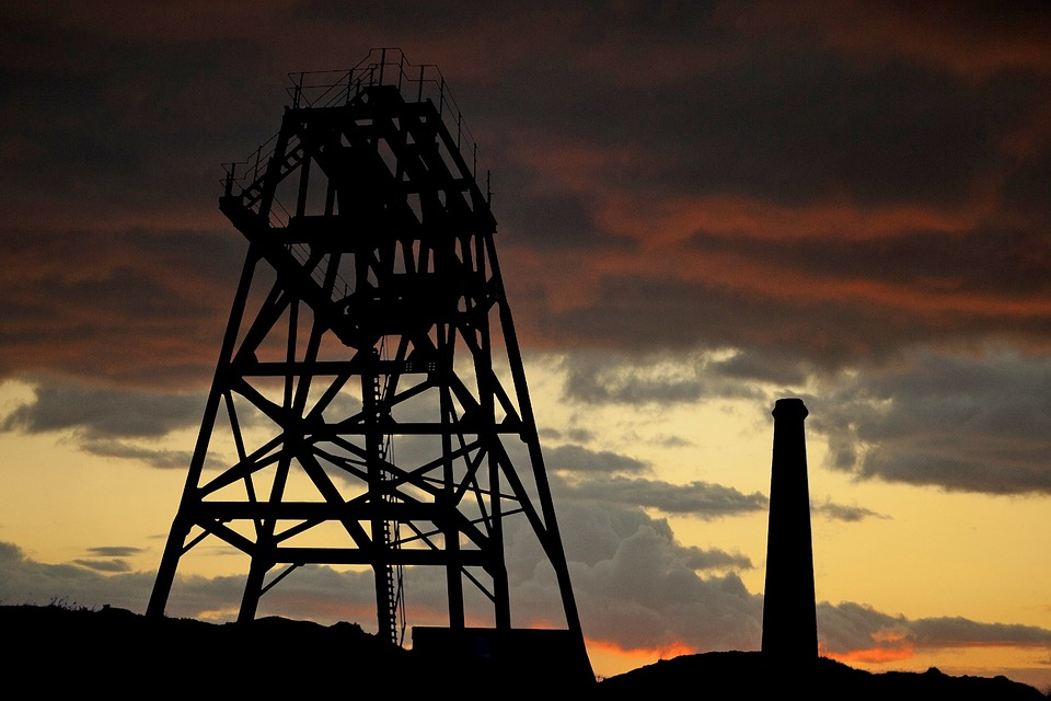 drill rig on oil and gas field