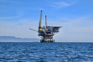 Oil rigging plant during daytime