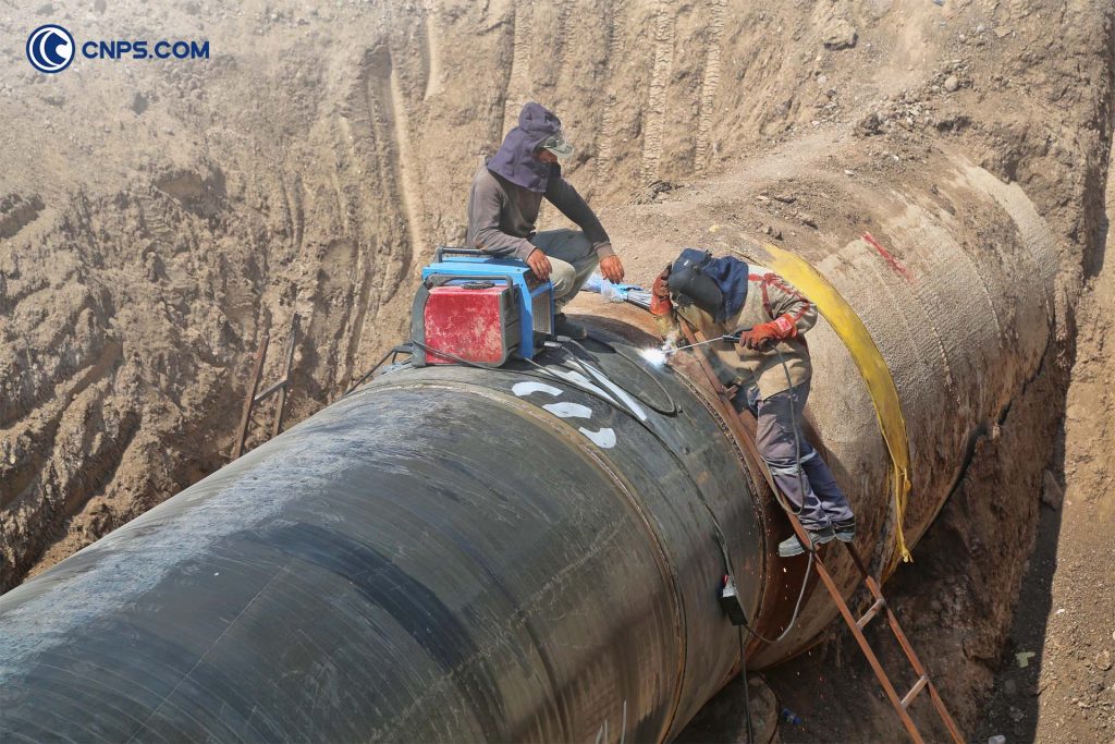 workers at a rig